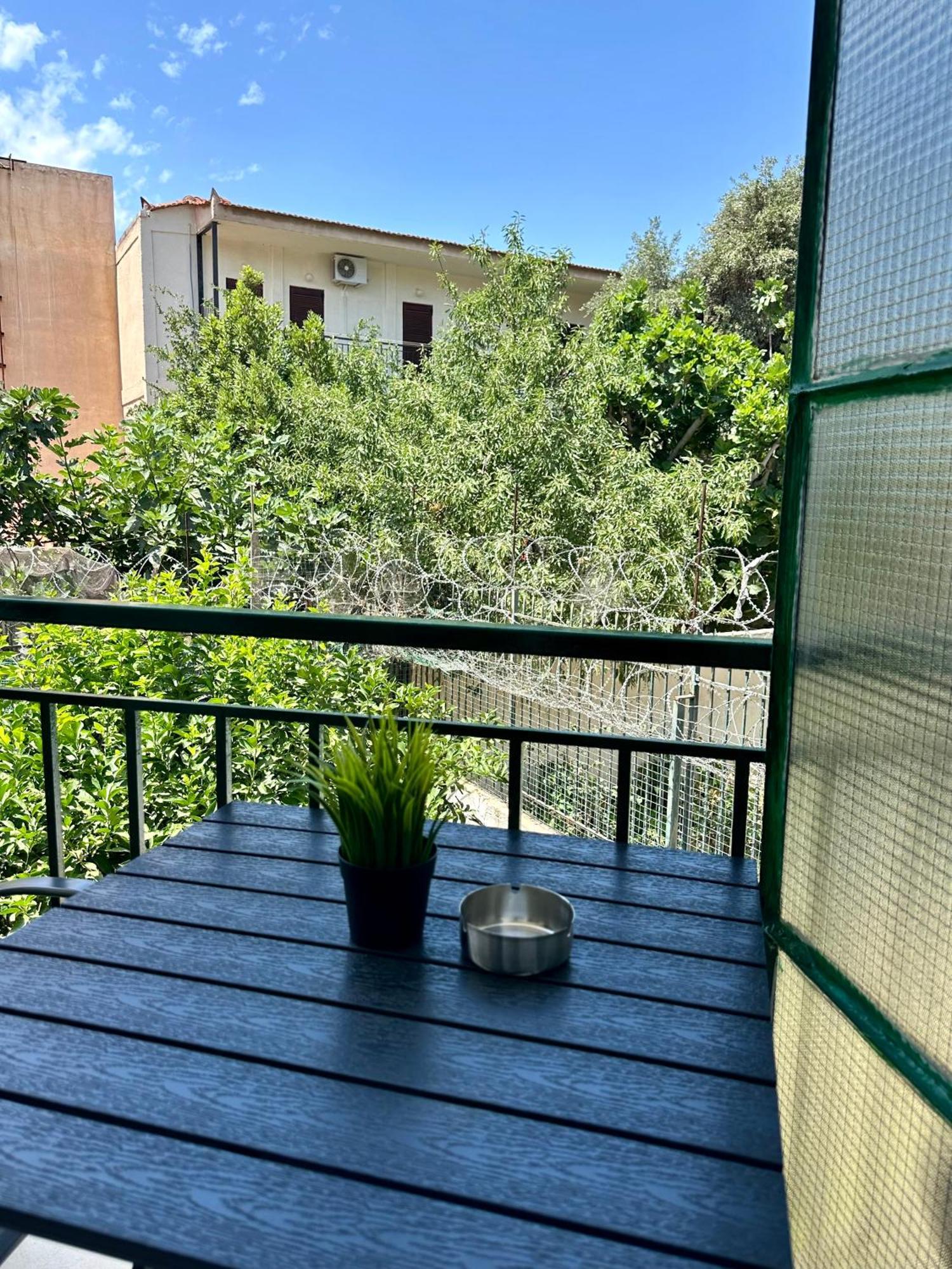Seaside Escape Apartments - Poseidon Palaiá Fókaia Екстериор снимка
