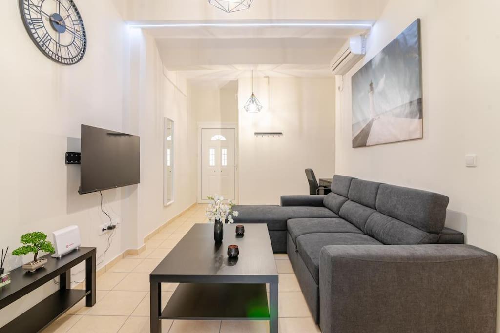 Seaside Escape Apartments - Poseidon Palaiá Fókaia Екстериор снимка