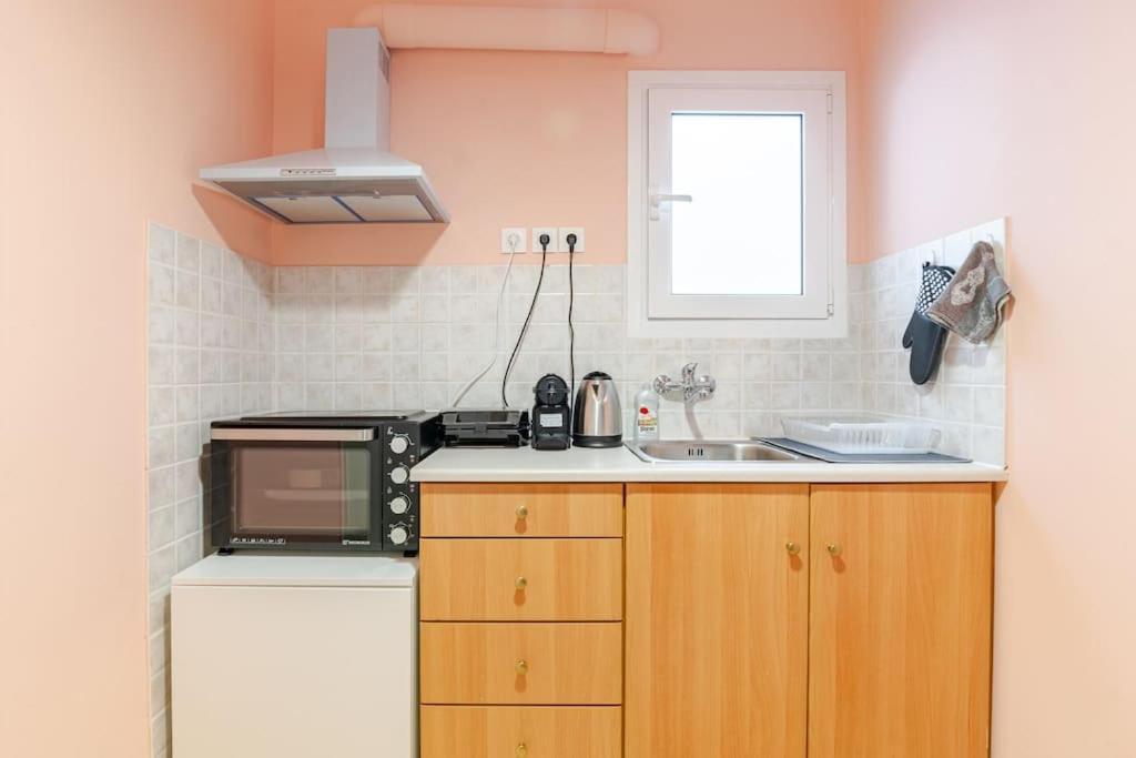Seaside Escape Apartments - Poseidon Palaiá Fókaia Екстериор снимка
