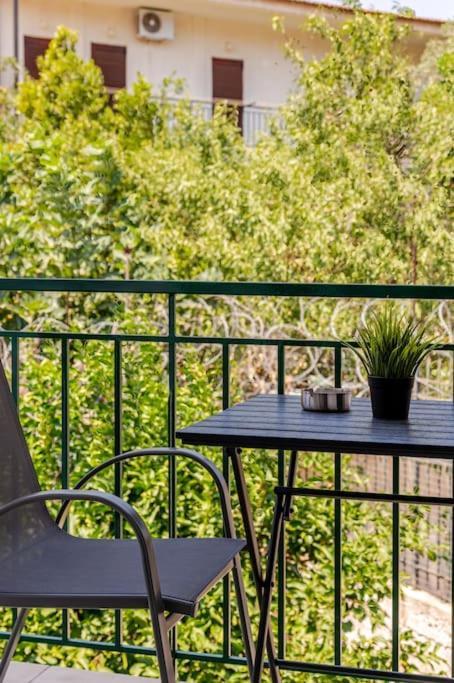 Seaside Escape Apartments - Poseidon Palaiá Fókaia Екстериор снимка