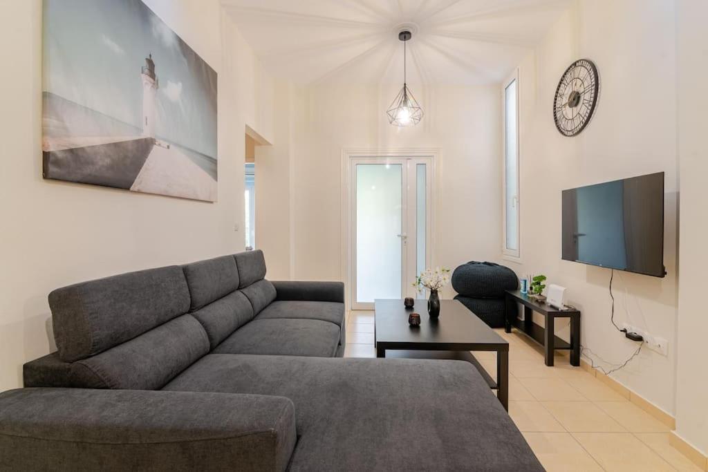 Seaside Escape Apartments - Poseidon Palaiá Fókaia Екстериор снимка